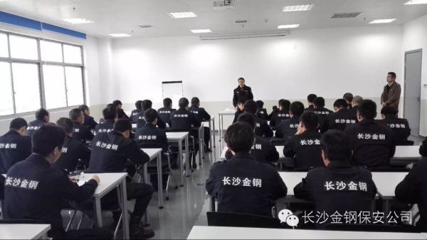持证上岗，专业护卫！